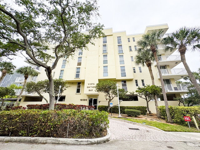 Vista on The Bay Condo photo 3